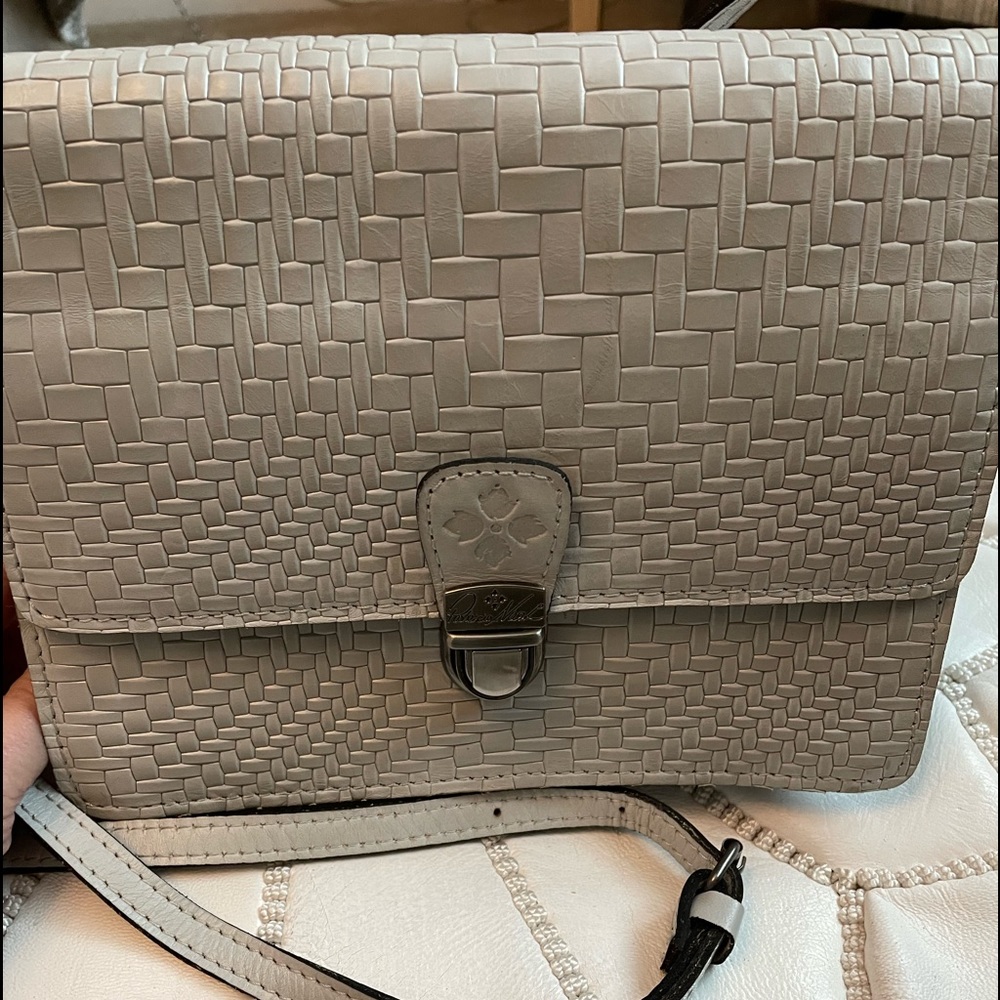 Patricia Nash Lanza Crossbody